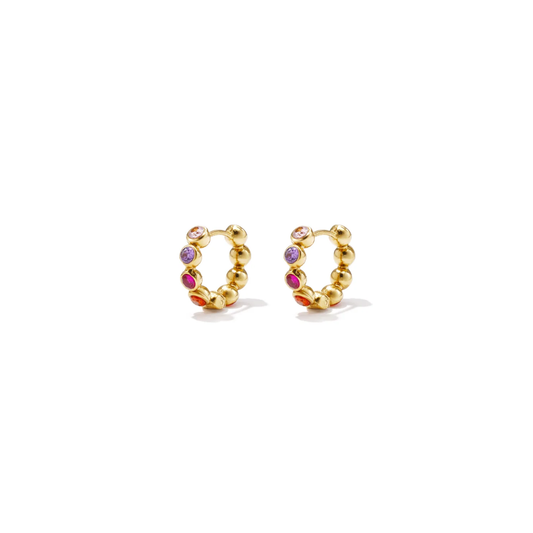 Kleine gouden oorringen met ronde gouden bolletjes en gekleurde strass steentjes in roze, paars, fuchsia en oranje