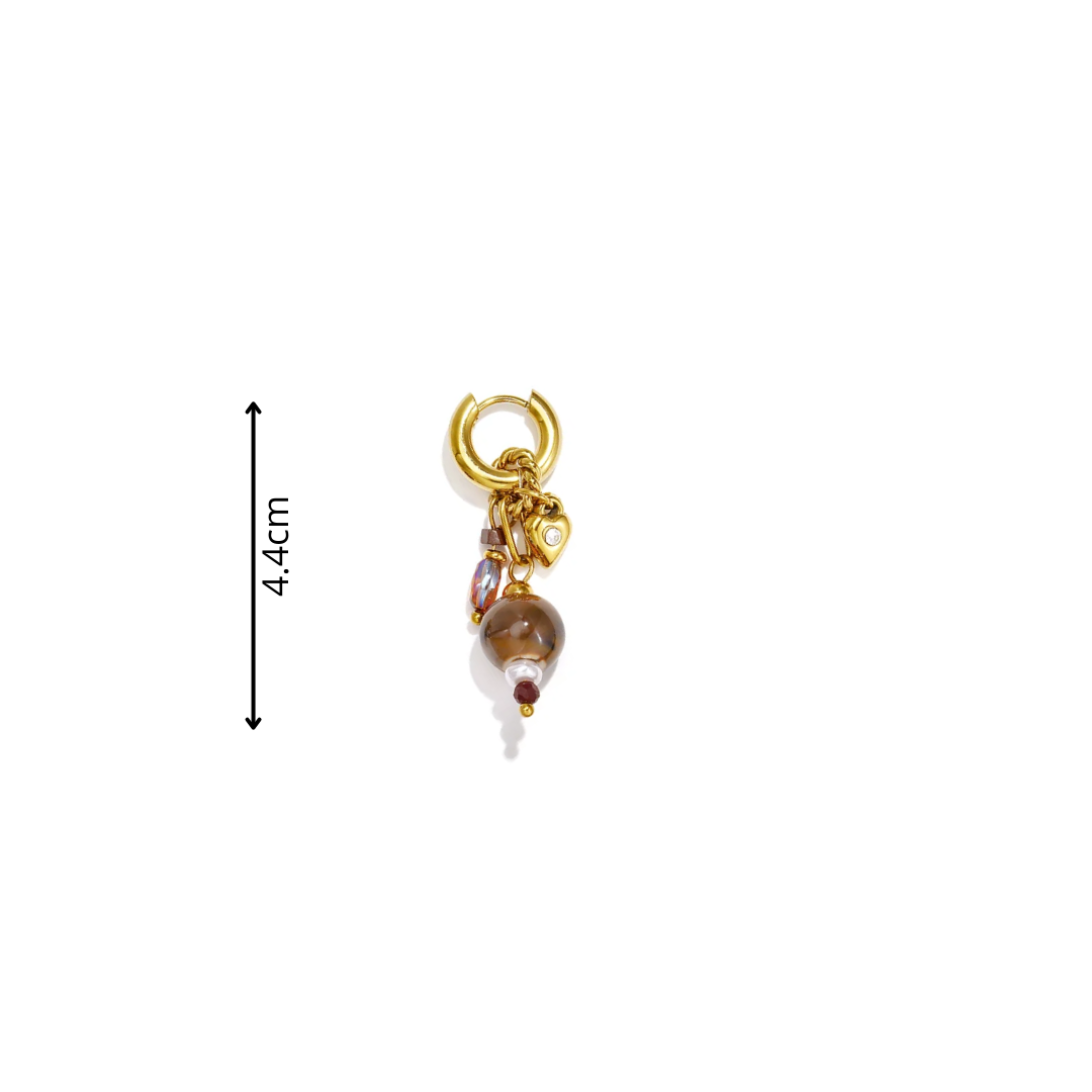 Gouden oorringen met bruine gemarmerde kralen, amberkleurige facetkralen en gouden hartjesbedels met strass afmeting