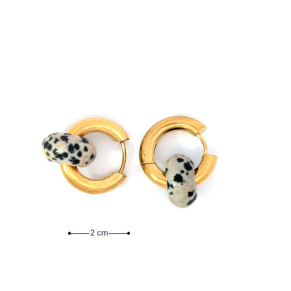 Gouden oorringen met dalmatiër jaspis-look donutbedels afmeting van Casa Jadel.