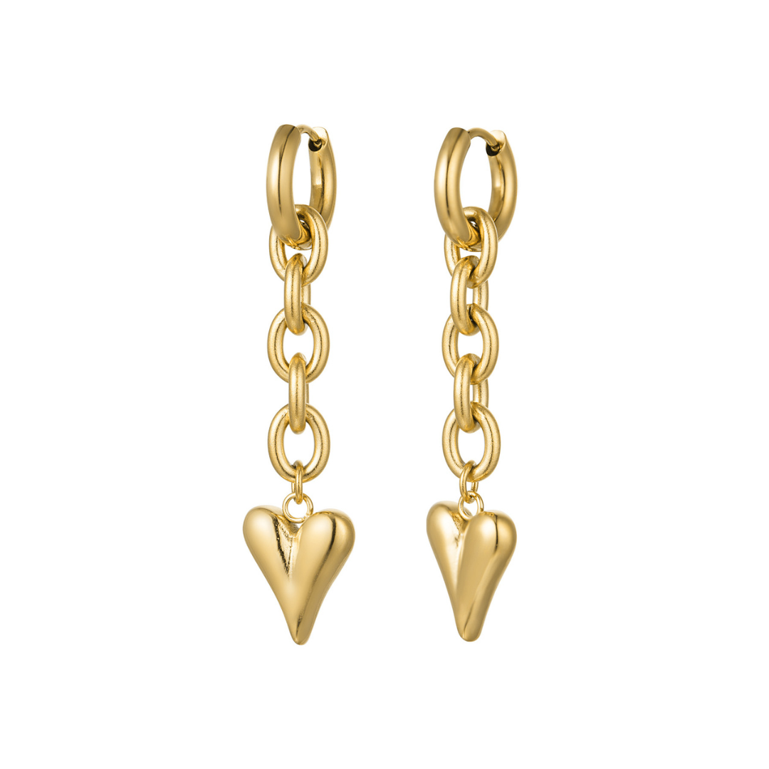 Gouden oorringetjes met fijne ketting en hartjes bedel in Ibiza style
