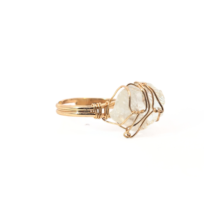 Gouden ring met bergkristal edelsteen in Ibiza style
