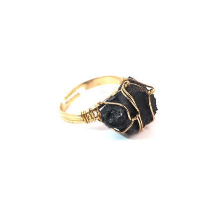 Gouden ring met zwarte toermalijn