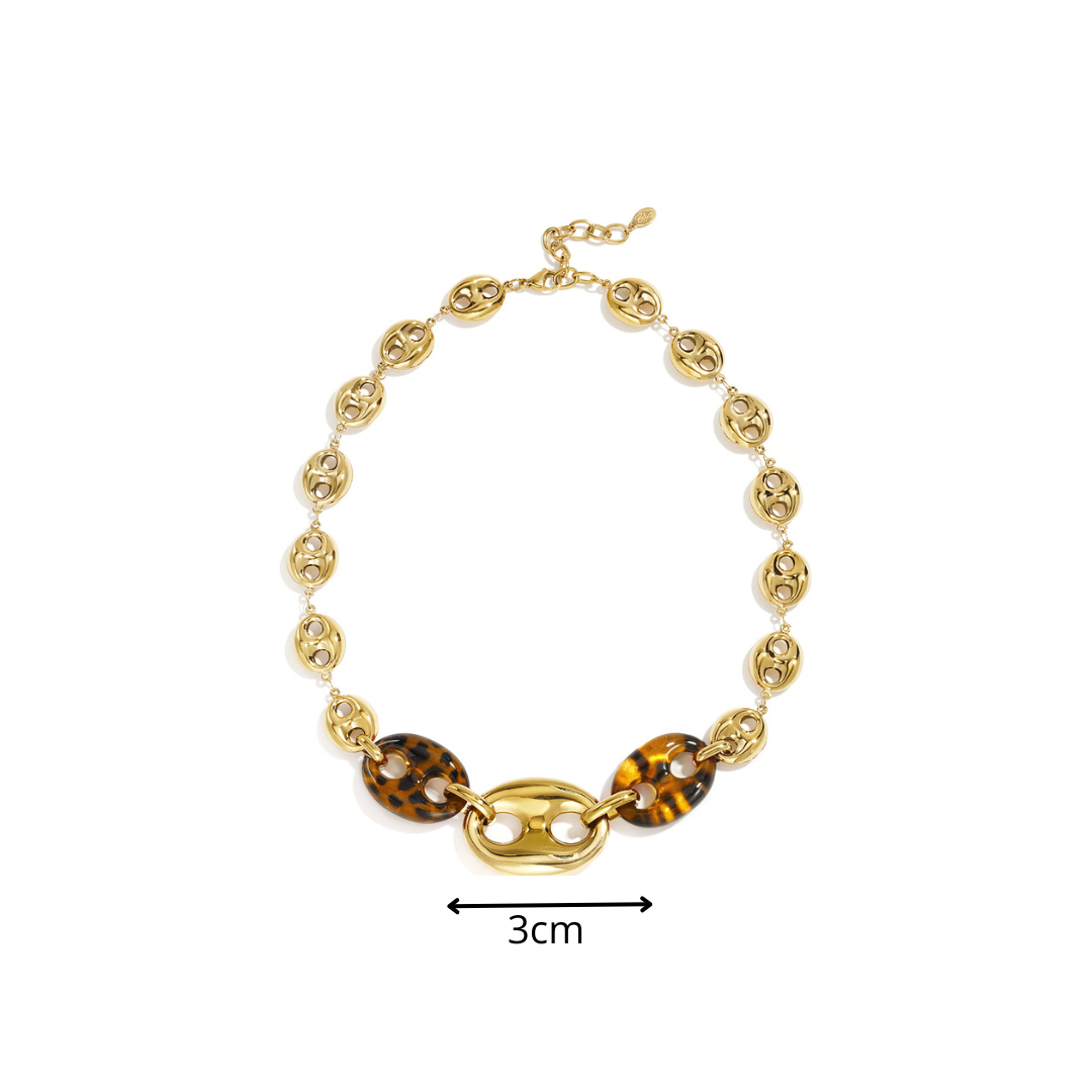 Gouden statement ketting met bruine bean - varkensneus schakels en grote gouden middenschakel afmeting