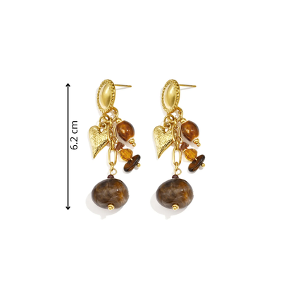 Gouden statement oorbellen met ovale oorknopjes, gouden hartjes, amberkleurige kralen en grote gemarmerde bruine kralenhangers afmeting
