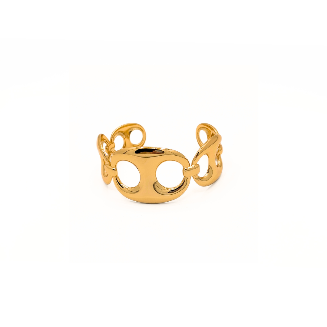Gouden varkensneus bangle armband met glanzende afwerking
