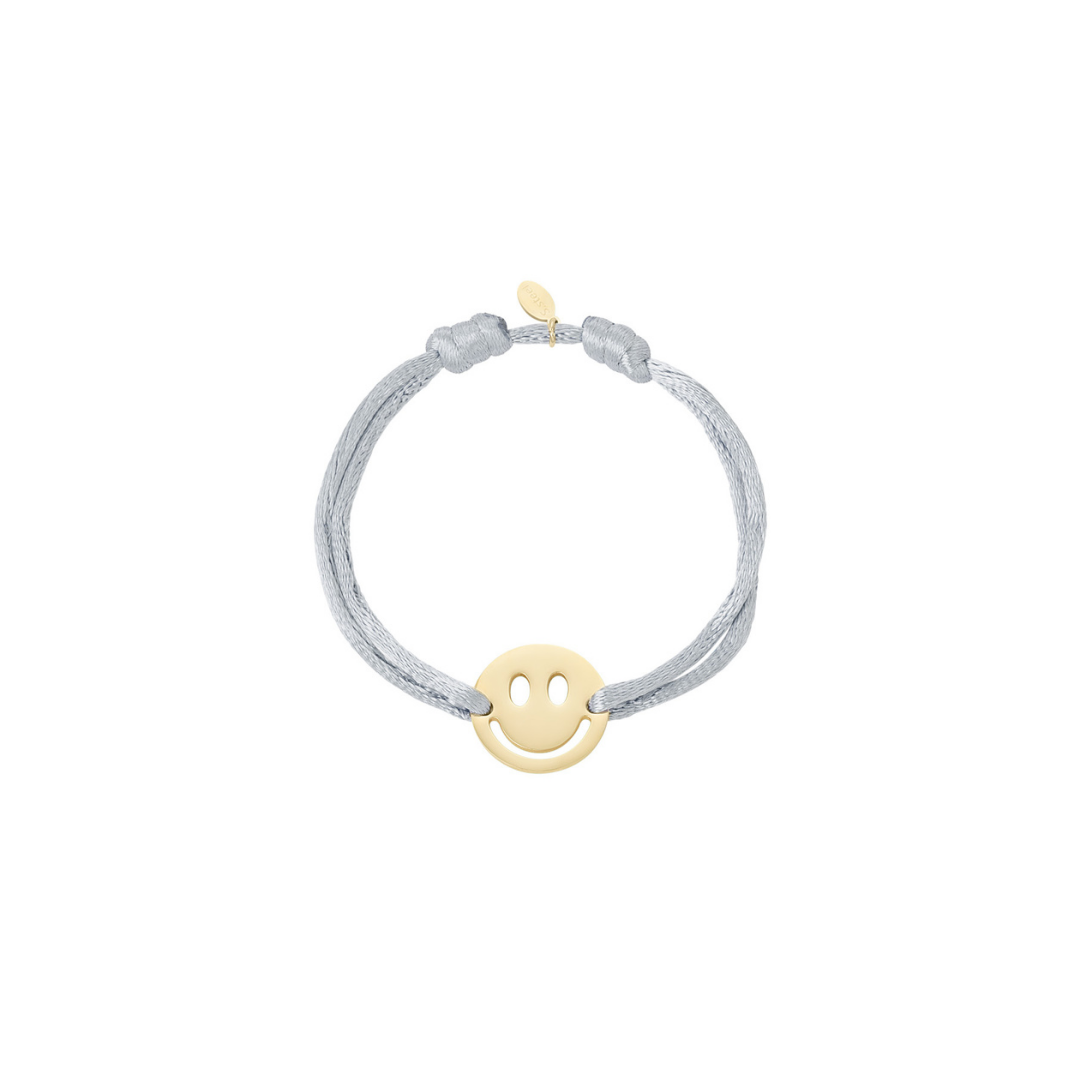 Grijze satijnkoord armband met grote gouden smiley