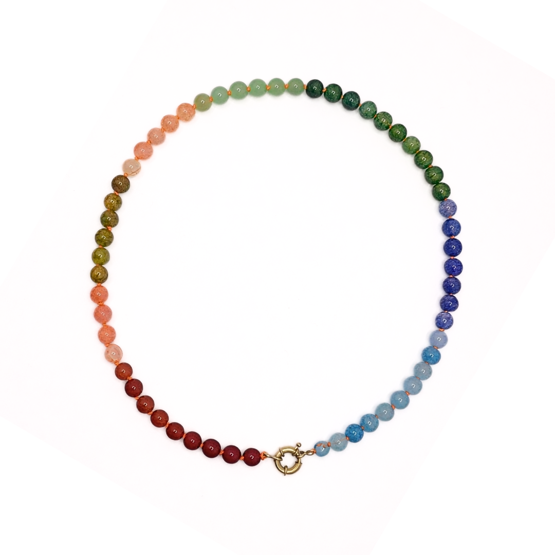 Groen-blauwe glazen kralenketting in Ibiza style met kleurverloop en goudkleurig boeislot