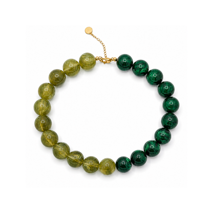 Groene chunky kralenketting met glanzende donkergroene en olijfgroene kralen en goudkleurige sluiting van Casa Jadel.