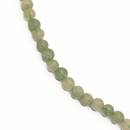 Inzoom groene jade natuursteen kleine kralenketting met fijne groene kralen en zilverkleurige sluiting