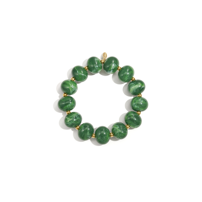 Groene kralenarmband met gemarmerde ronde kralen en goudkleurige details van Casa Jadel