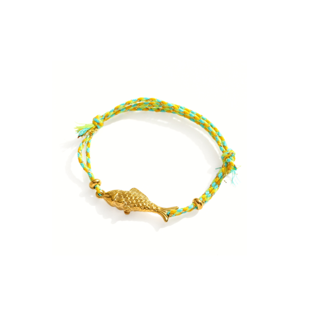 Groene rope armband met goudkleurig visje en gevlochten koord