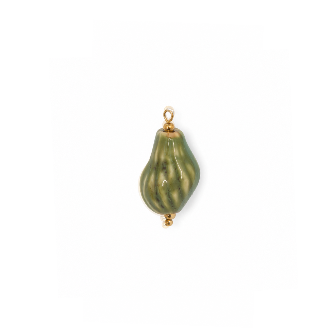 Groene keramiek fuikhoorn schelp bedel met goudkleurig ophangoog.