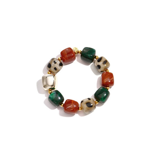 Groene, terracotta en leopard mixed kralenarmband met goudkleurige statement kraal van Casa Jadel.