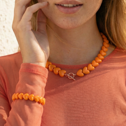 Oranje hartjes kralenset met armband en ketting met frontsluiting
