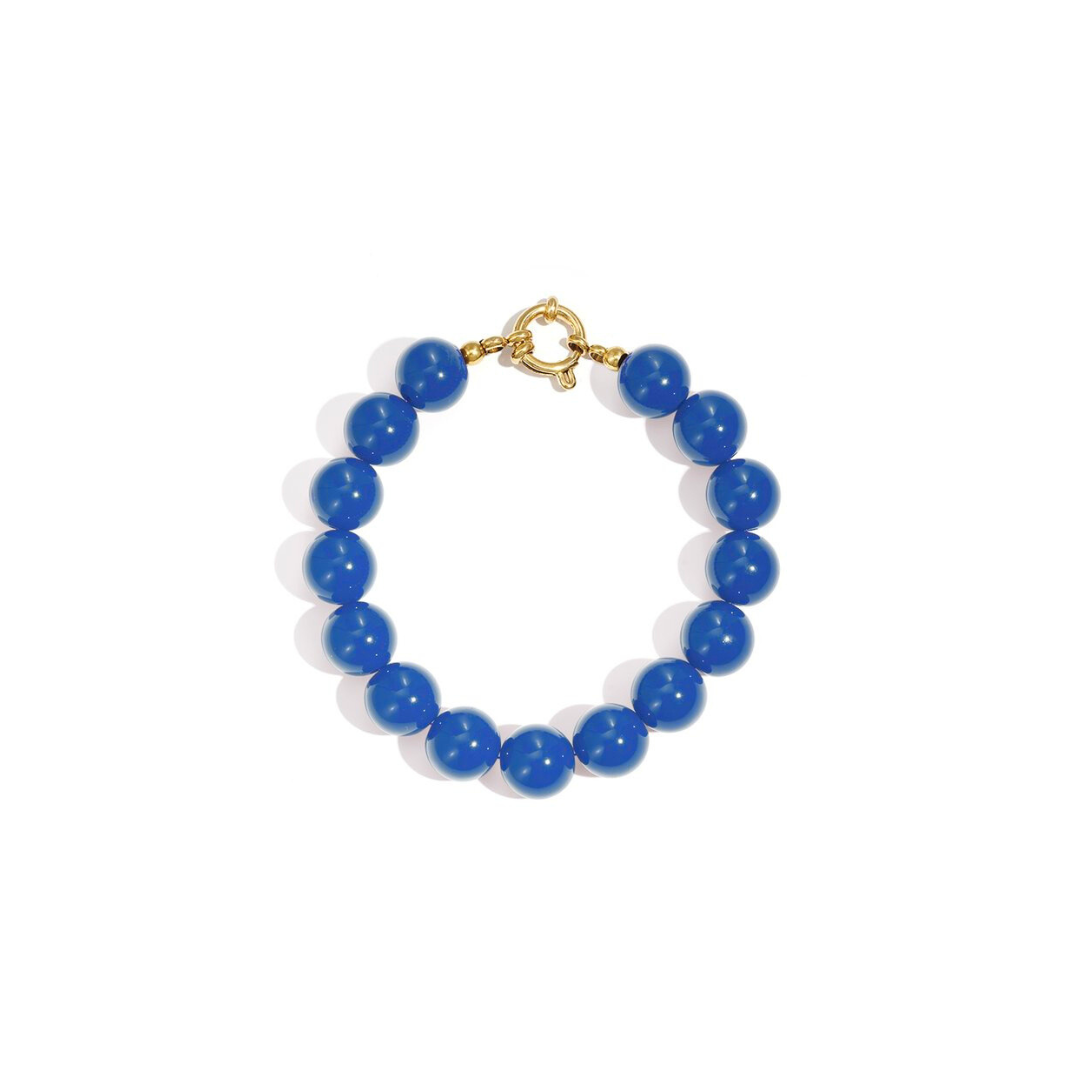 Hemelsblauwe kralenarmband met goudkleurig boeislot in Ibiza style