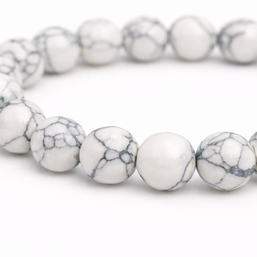 Howliet natuursteen kralenarmband detail dames met wit marmer effect Casa Jadel