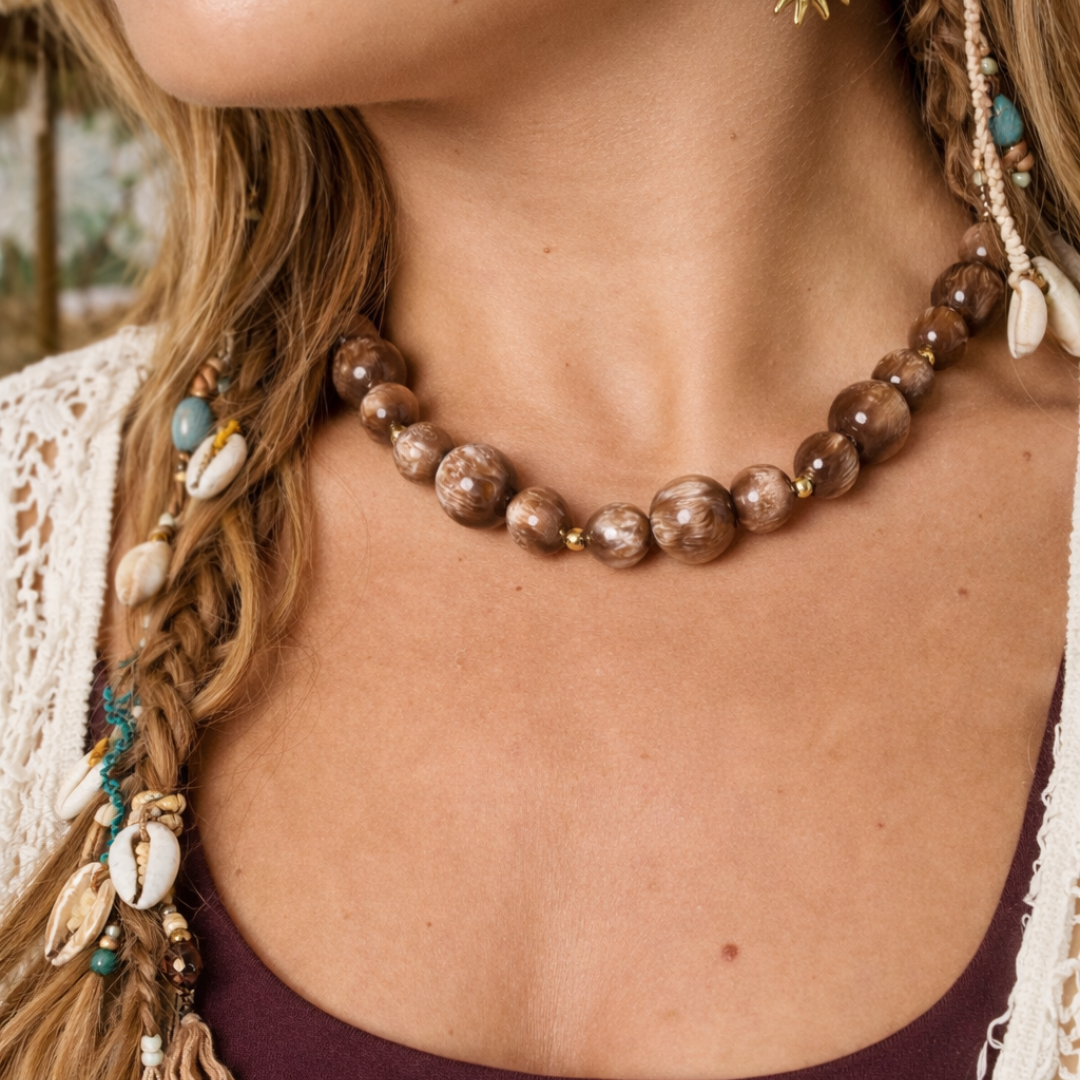model in bizastyle Grote kralenketting gemarmerd bruin beige