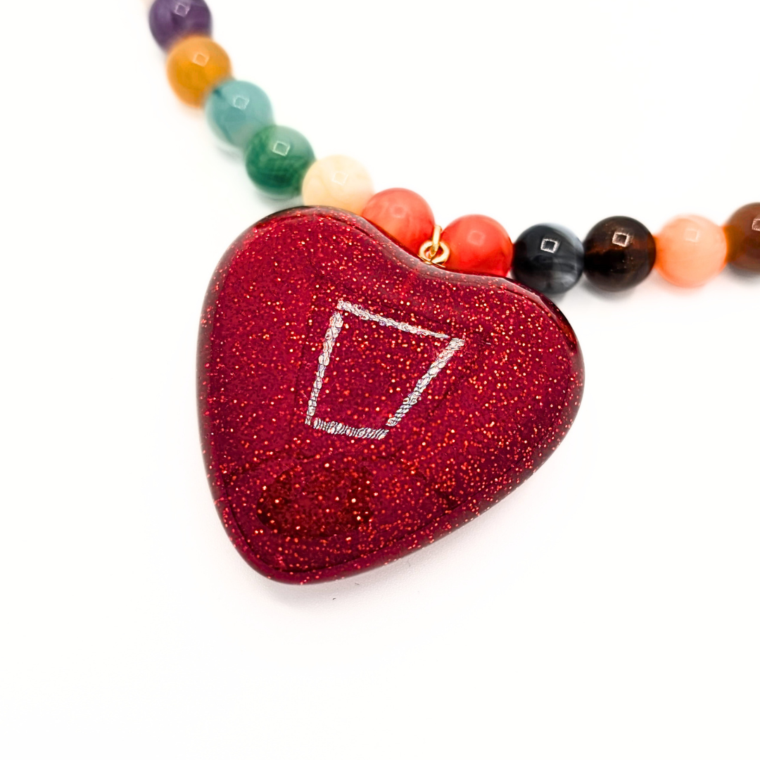 Inzoom Kleurrijke kralenketting dames met rood hart hanger Ibiza stijl