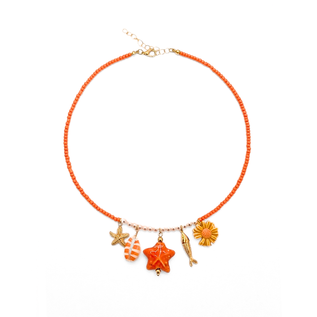 Kleine oranje kralenketting met zeester en strand bedels fijne zomerse dames ketting Casa Jadel