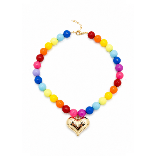 Kleurrijke kralenketting met grote goudkleurige hart bedel.