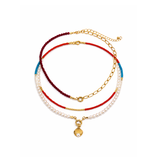 Kralenketting set met parels, gekleurde kralen, bedel en goudkleurig boeislot overzicht