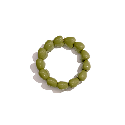 Legergroene  chubby hartjes kralenarmband