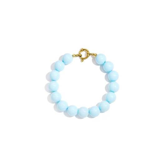 Lichtblauwe (babyblauwe) kralenarmband met goudkleurig boeislot in Ibiza style