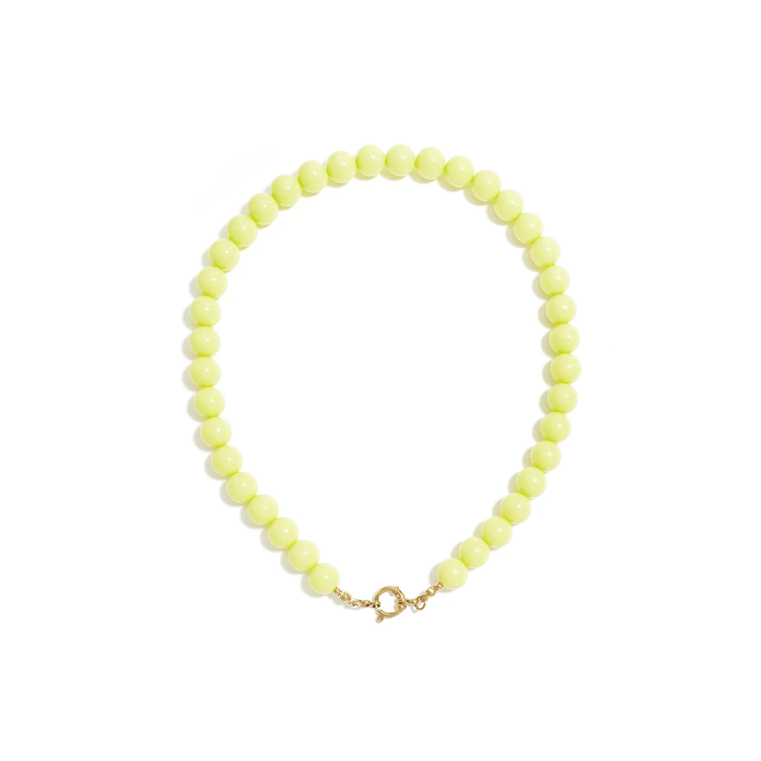 Lichtgele kralenketting met ronde pastel kralen en goudkleurige sluiting