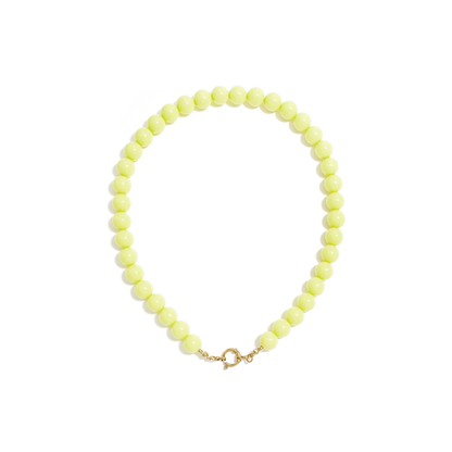 Lichtgele kralenketting met ronde pastel kralen en goudkleurige sluiting