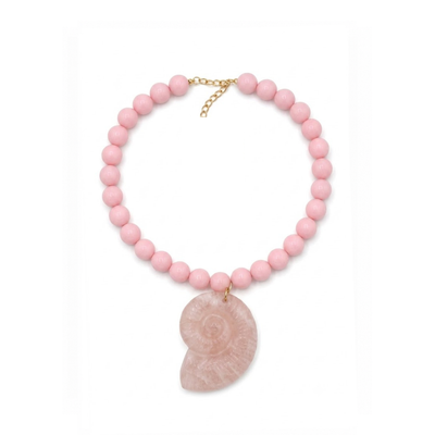Lichtroze kralenketting Iris met oversized schelp bedel
