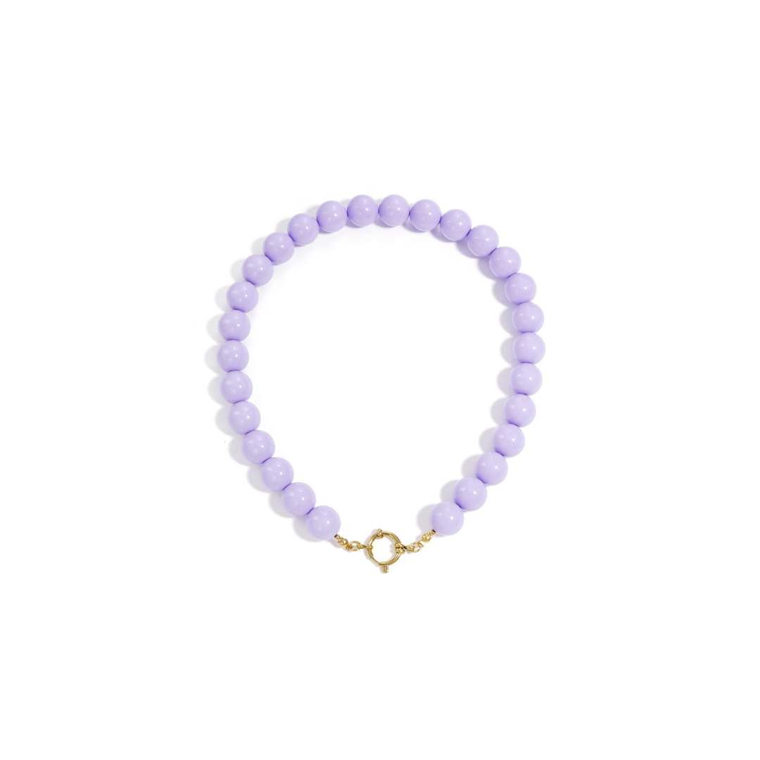 Lila grote kralenketting met goudkleurig boeislot voor dames.