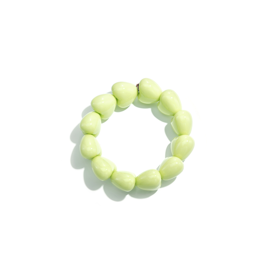 Limegroene chubby hartjes kralenarmband met glossy hartvormige kralen