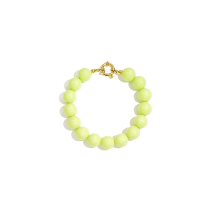 Limegroene kralenarmband met goudkleurig boeislot in Ibiza style