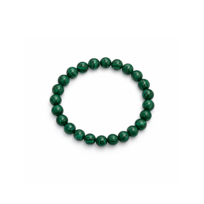 Malachiet natuursteen kralenarmband met diepgroene kralen en natuurlijke patronen op witte achtergrond.