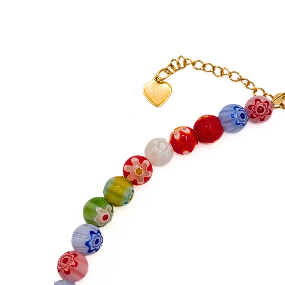 Multicolor millefiori ketting met rode hart hanger en hartje aan sluiting
