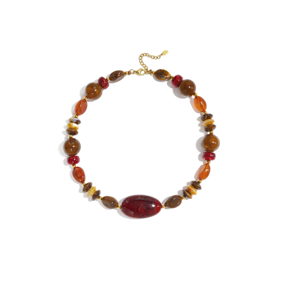 Mixed bruine kralenketting met burgundy statement kraal