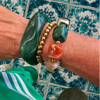 Mixed groen-terracotta-goud chunky kralenarmband