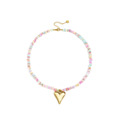 Pastelkleurige kralenketting met groot goudkleurig hart als hanger
