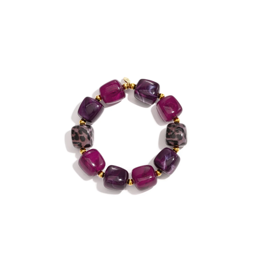 Mixed chunky kralenarmband met paarse, fuchsia en gevlekte resin kralen en goudkleurige accenten van Casa Jadel.