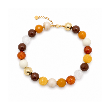 Multicolor kralenketting met warme bruin-, amber-, crème- en geeltinten, goudkleurige kralen en natuursteenlook kralen van Casa Jadel.