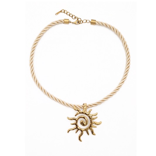 Naturel rope ketting met grote gouden zon hanger van Casa Jadel