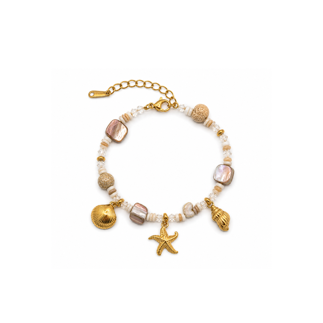 Naturel schelpen armband met gouden zeester, schelp en zeeslak bedels van Casa Jadel.