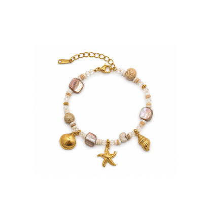 Naturel schelpen armband met gouden zeester, schelp en zeeslak bedels van Casa Jadel.