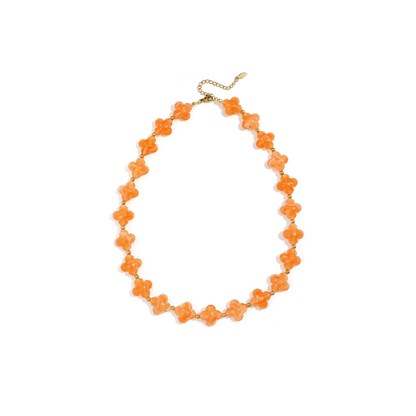 Oranje klaver kralenketting met marble kralen en gouden accenten