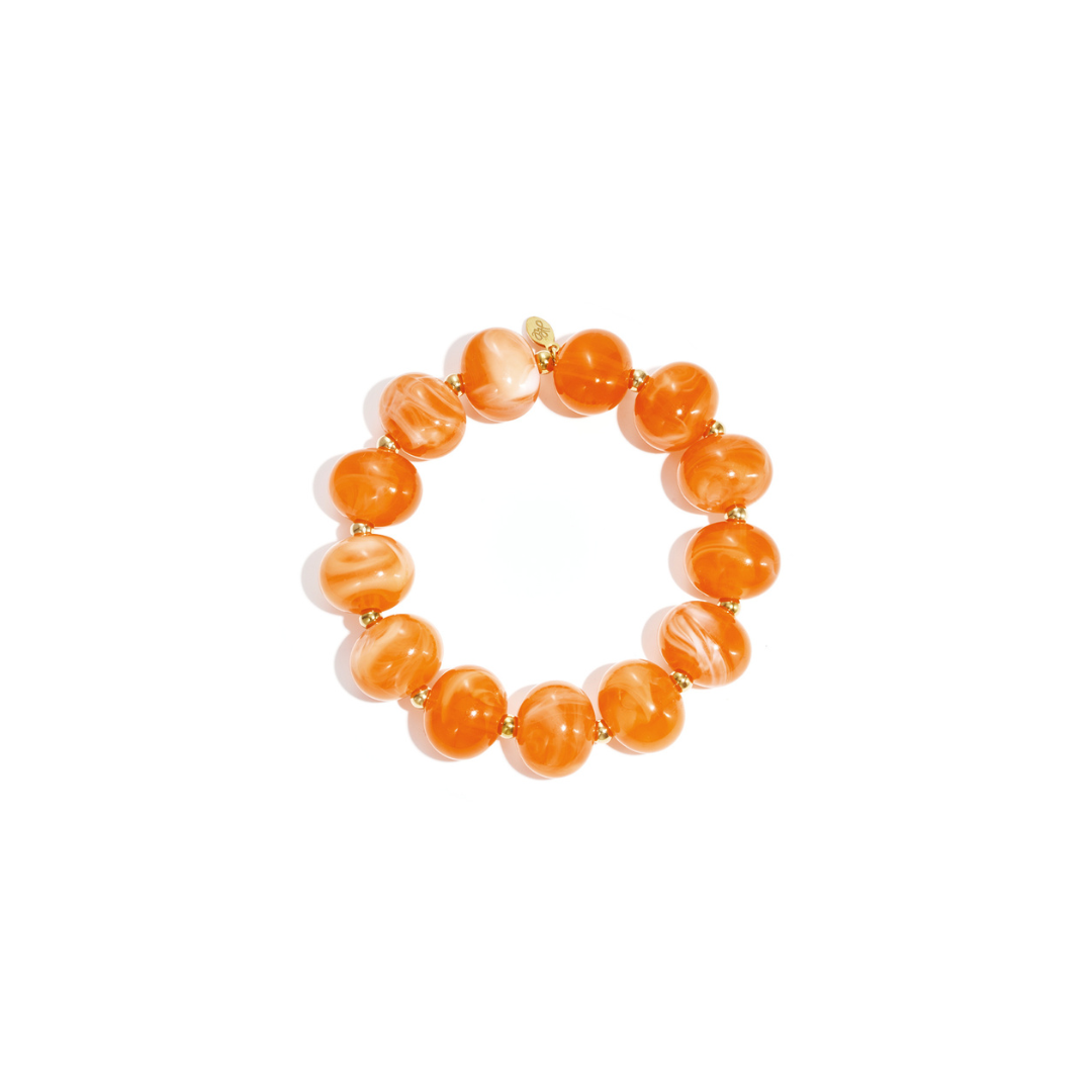 Oranje kralenarmband met ronde gemarmerde kralen en goudkleurige details van Casa Jadel
