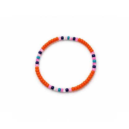 Oranje mixed kleine kralenarmband Saar met kleurrijke fijne kralen