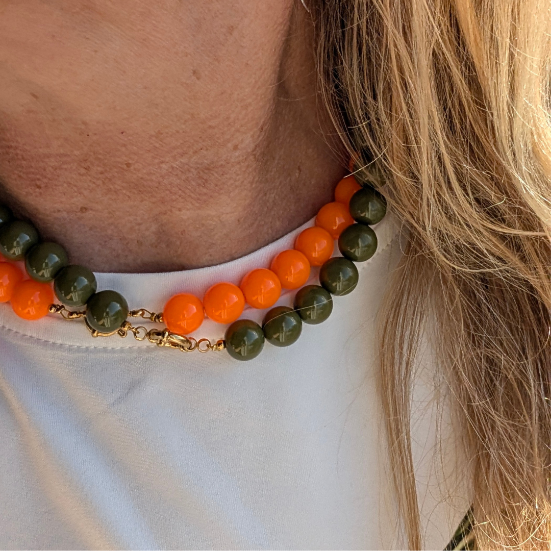 oranje en groene kralen ketting