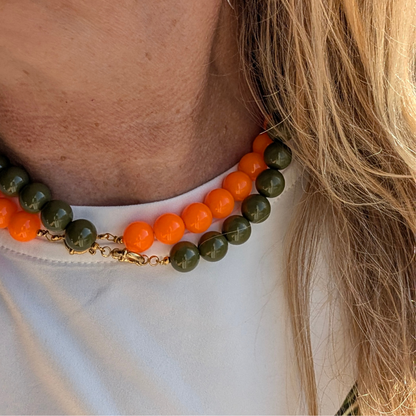 oranje en groene kralen ketting