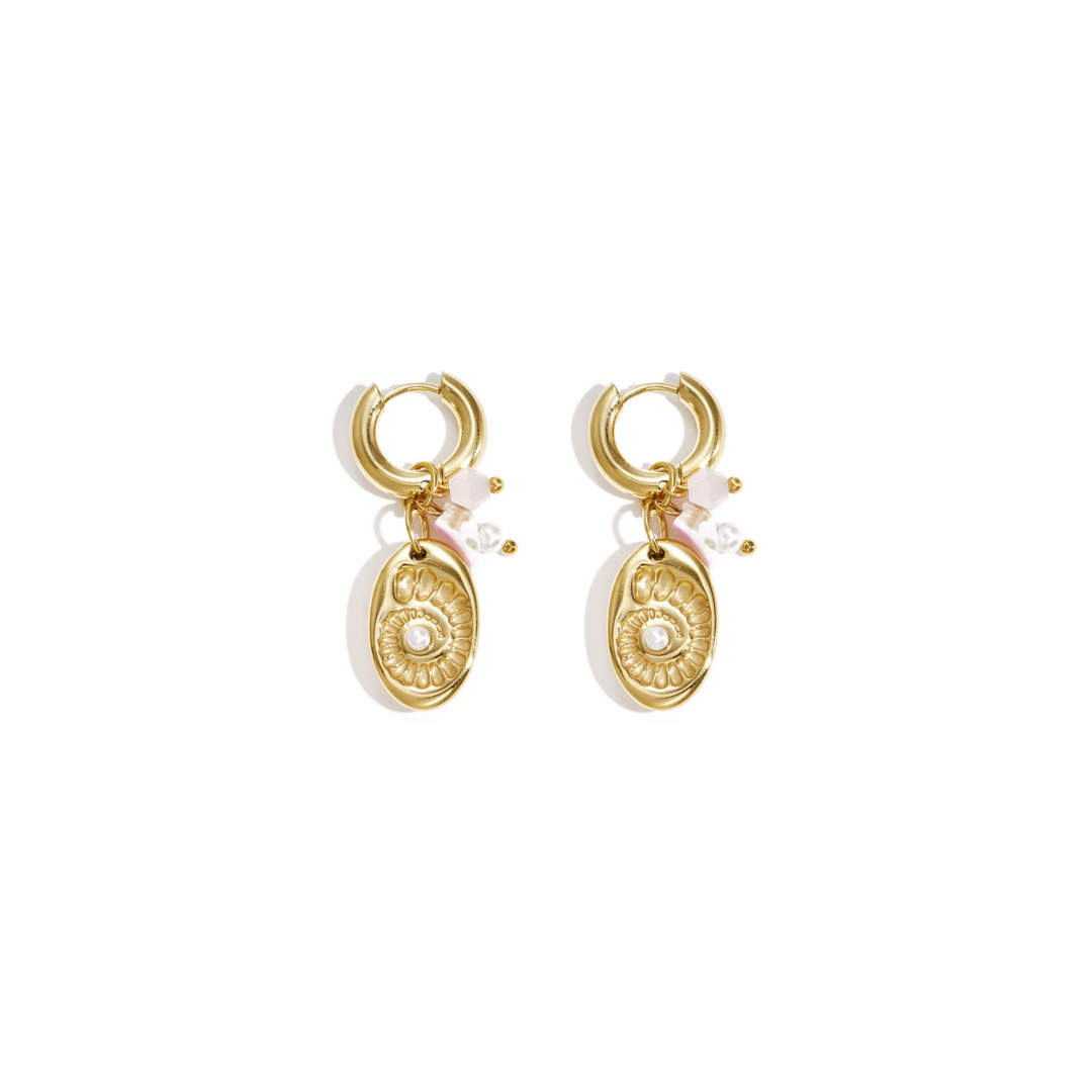 Gouden oorringetjes met kraaltjes en schelp fossiel