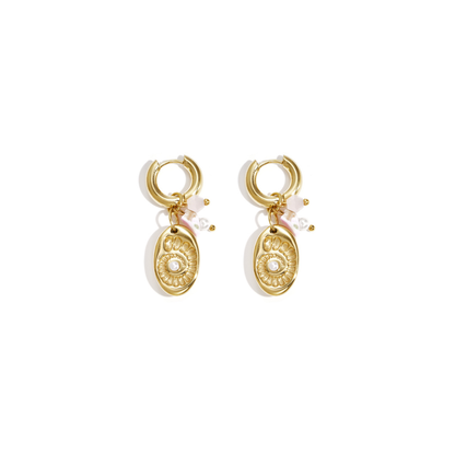 Gouden oorringetjes met kraaltjes en schelp fossiel